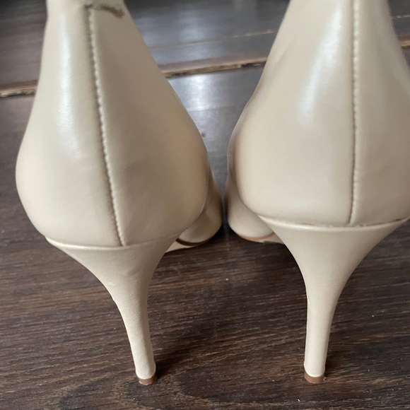 Size 9 Vince Camuto Heels! - Picture 4 of 5